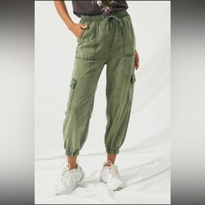 Dress Forum Green Joggers with Elastic Waistband